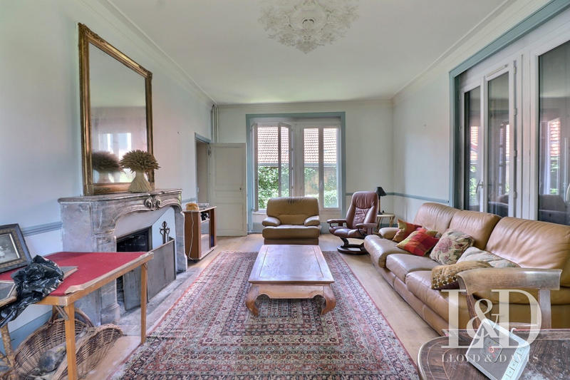 Maison - 230 m² - 13 pièces