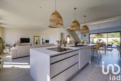 Maison - 200 m² - 6 pièces