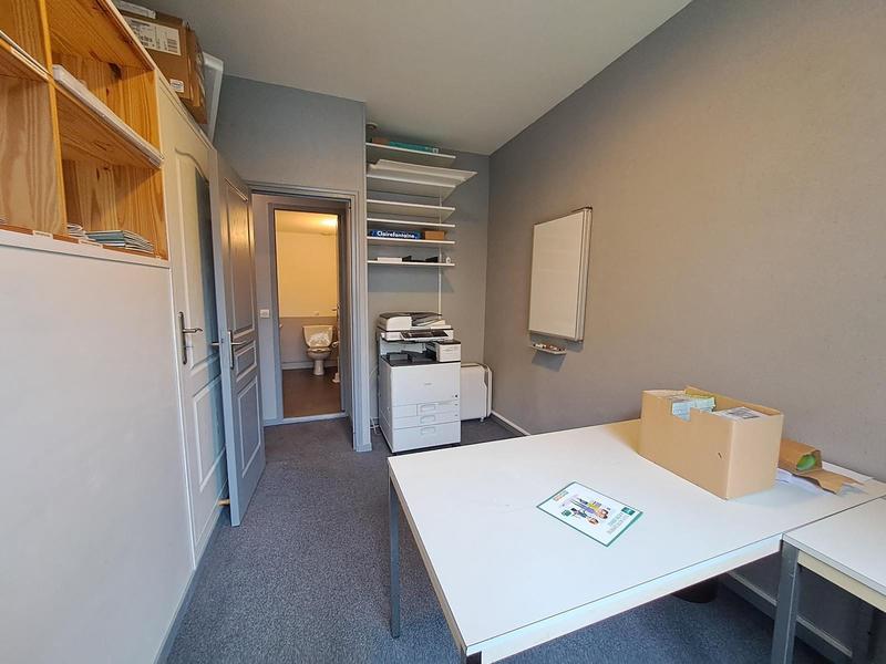 Bureau - 64 m² - 5 pièces