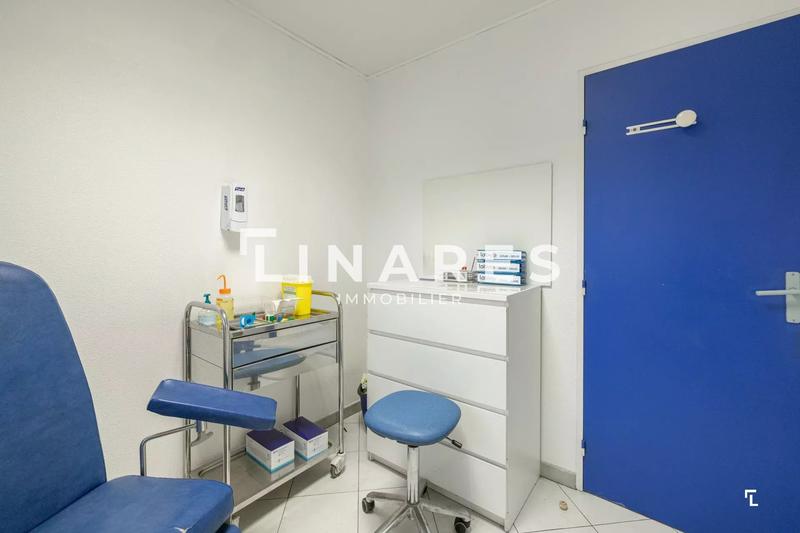 Bureau - 214 m² - 6 pièces