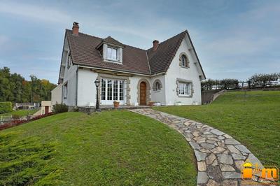 Maison traditionnelle - 140 m² - 6 pièces