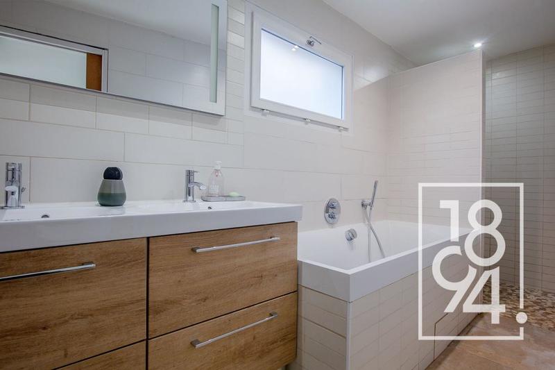 Maison - 213 m² - 5 pièces