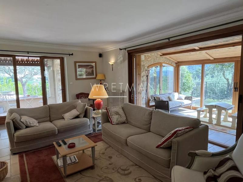 Villa - 185 m² - 8 pièces