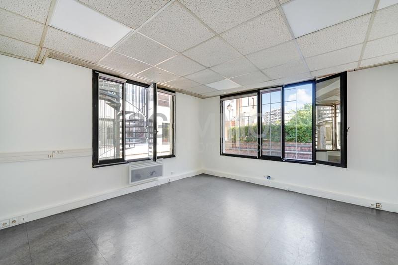 Local commercial - 303 m² - 10 pièces