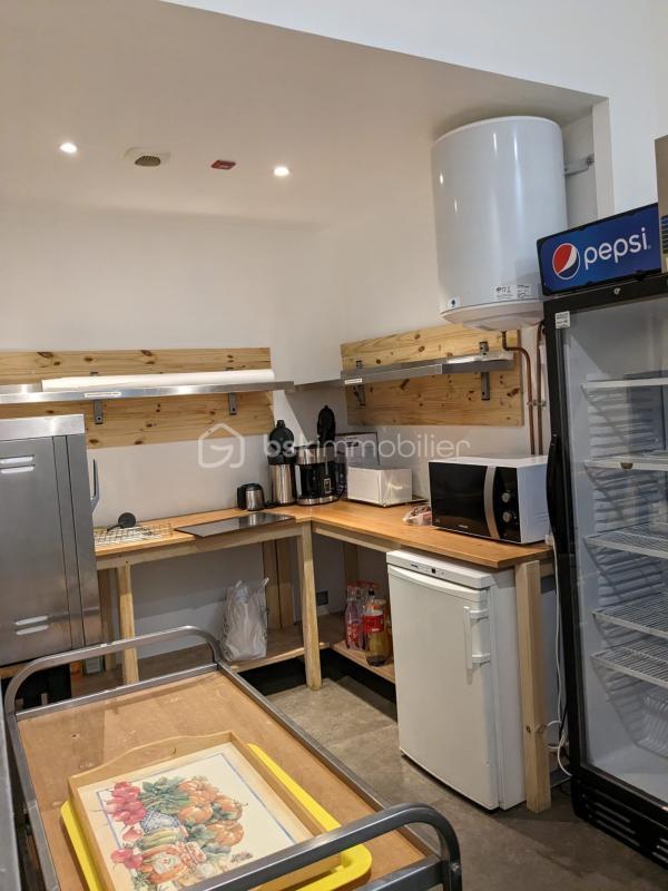 Local d'activité / Entrepôt - 976 m² - 7 pièces