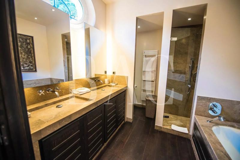 Propriété - 650 m² - 15 pièces