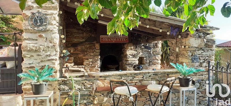 Maison - 280 m² - 16 pièces