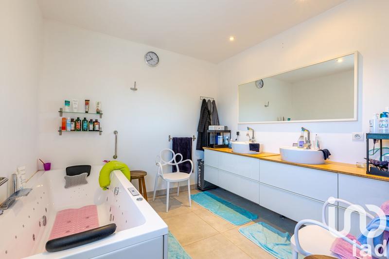 Maison - 247 m² - 7 pièces