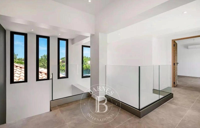 Villa - 214 m² - 5 pièces