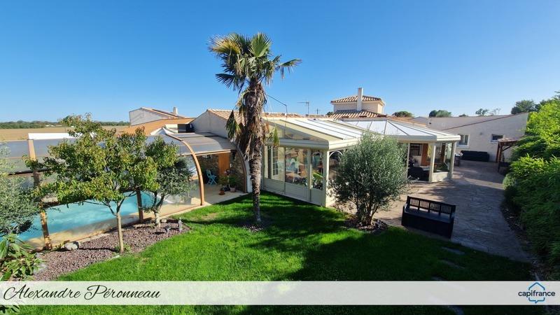 Villa - 285 m² - 9 pièces