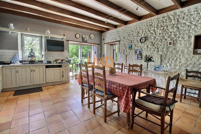 Maison - 244 m² - 7 pièces