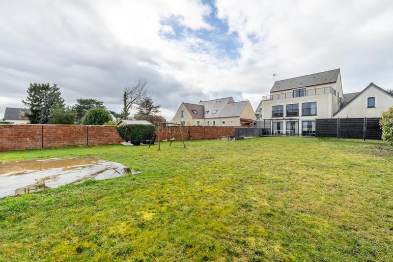 Maison - 225 m² - 8 pièces