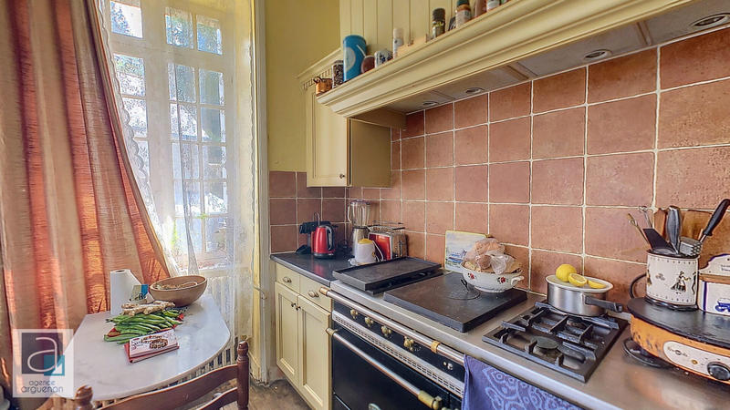 Maison - 234 m² - 11 pièces