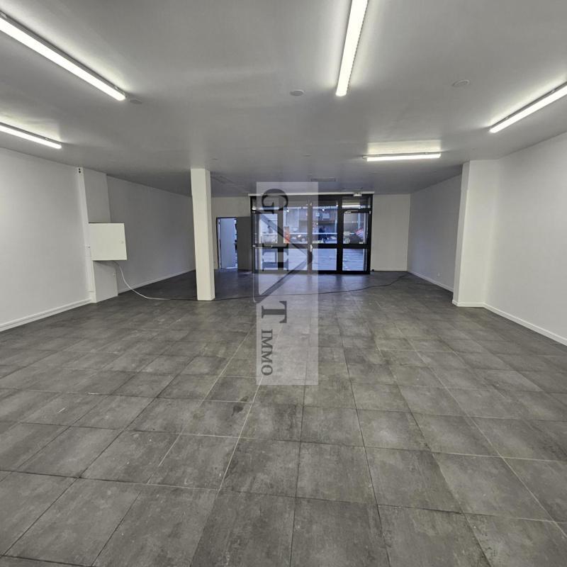 Local commercial - 215 m²