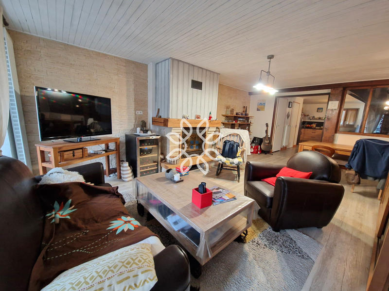 Maison - 236 m² - 9 pièces