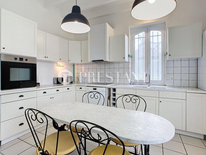 Maison - 223 m² - 6 pièces