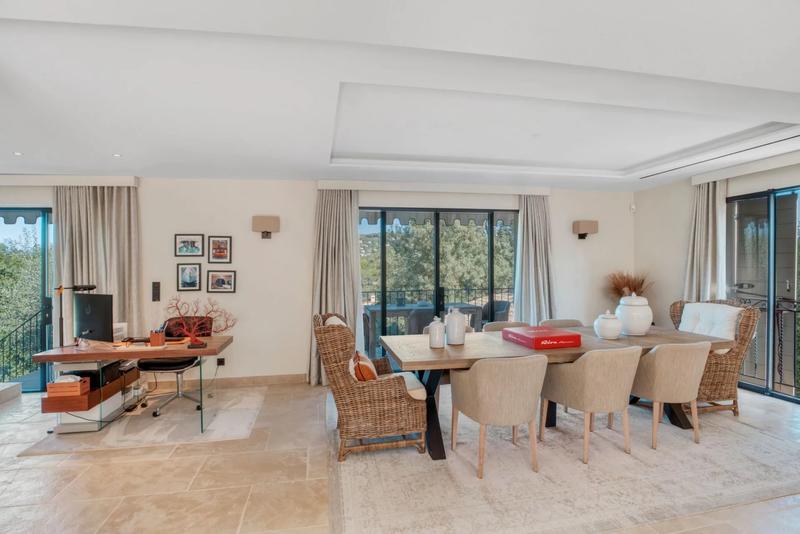 Villa - 265 m² - 6 pièces