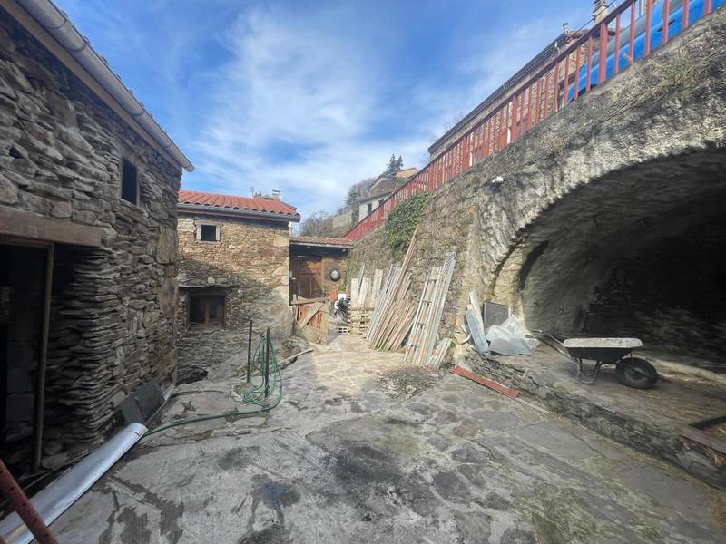 Maison - 300 m² - 4 pièces