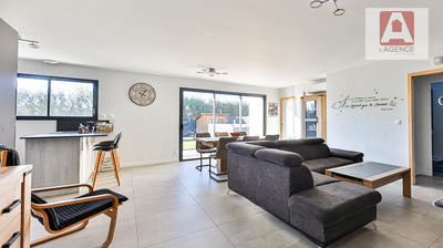 Maison - 93 m² - 4 pièces