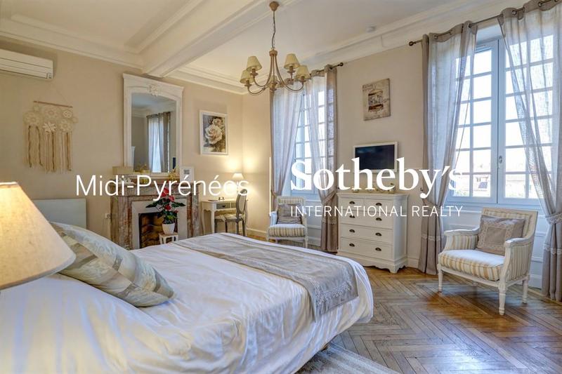 Maison - 620 m² - 15 pièces