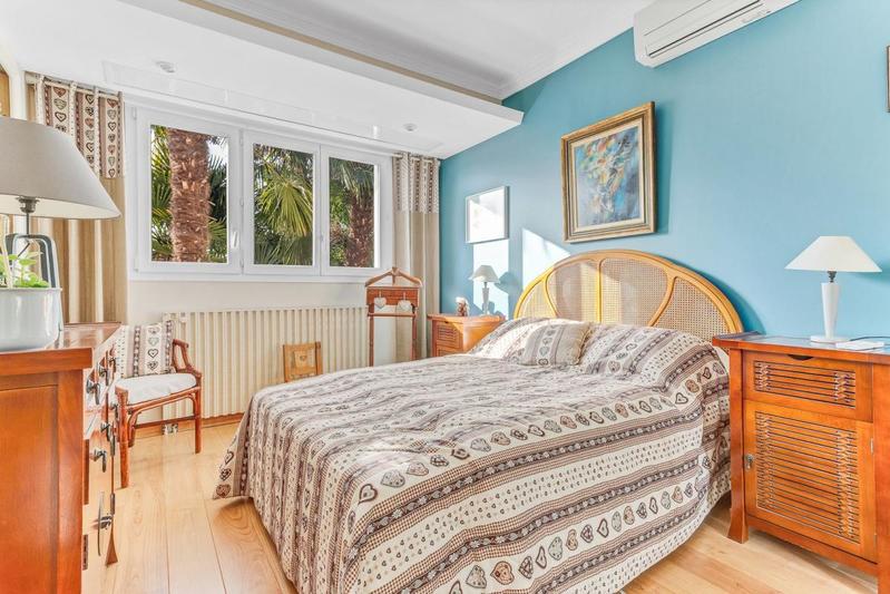 Maison - 238 m² - 11 pièces