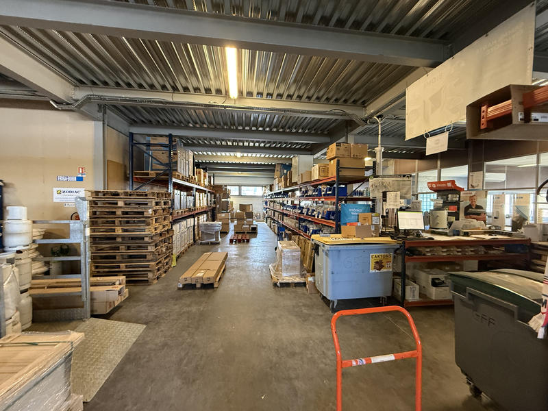 Local d'activités - 376 m²