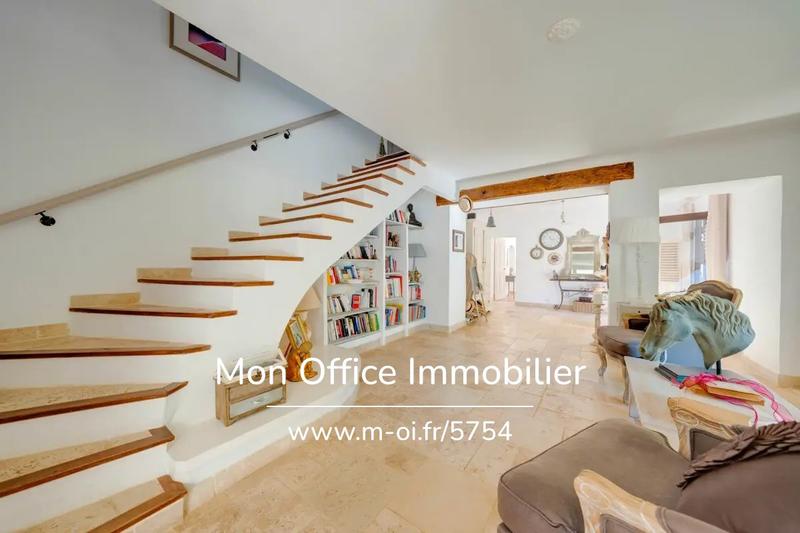 Demeure - 300 m² - 9 pièces