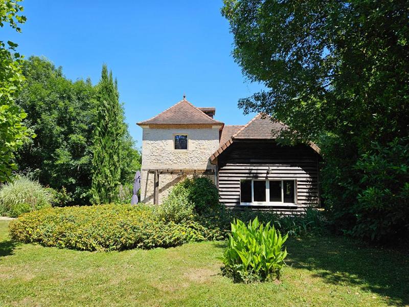 Demeure - 431 m² - 14 pièces