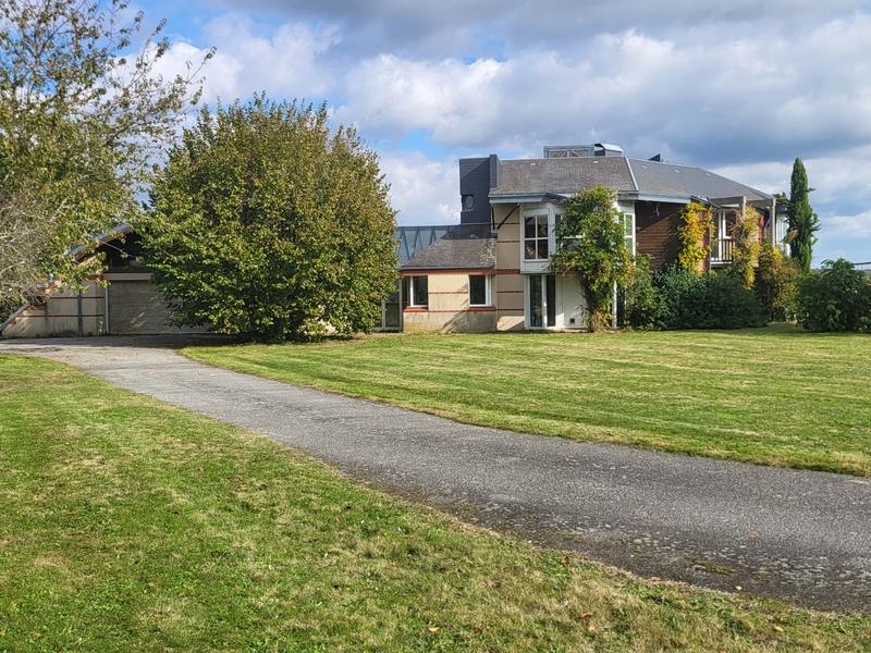 Maison - 320 m² - 11 pièces