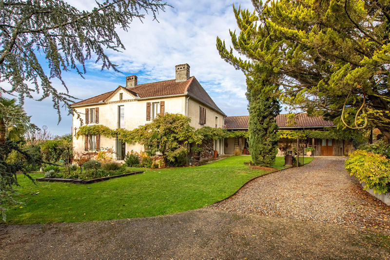 Maison - 296 m² - 9 pièces