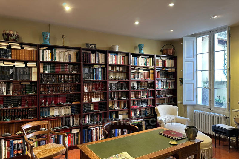 Maison - 335 m² - 15 pièces