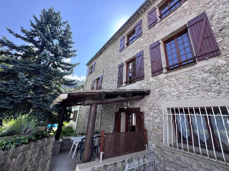 Maison - 185 m² - 7 pièces