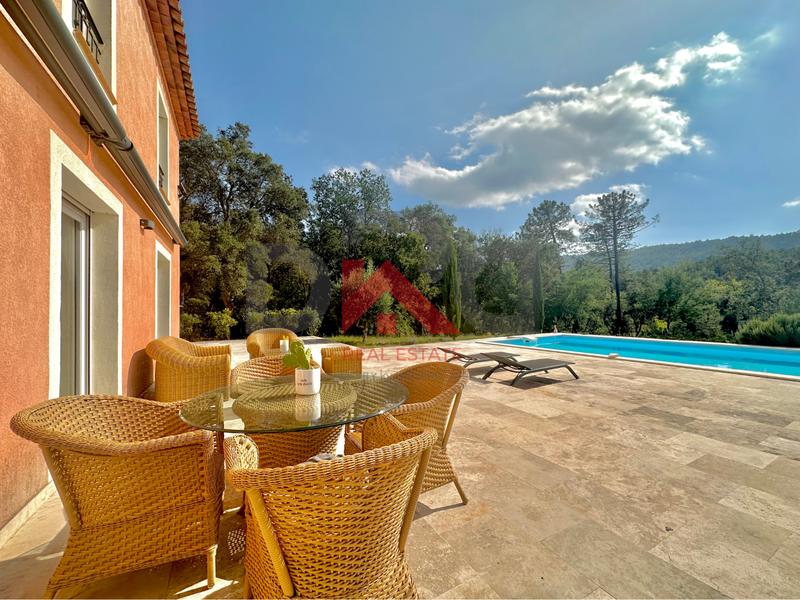 Maison - 226 m² - 7 pièces