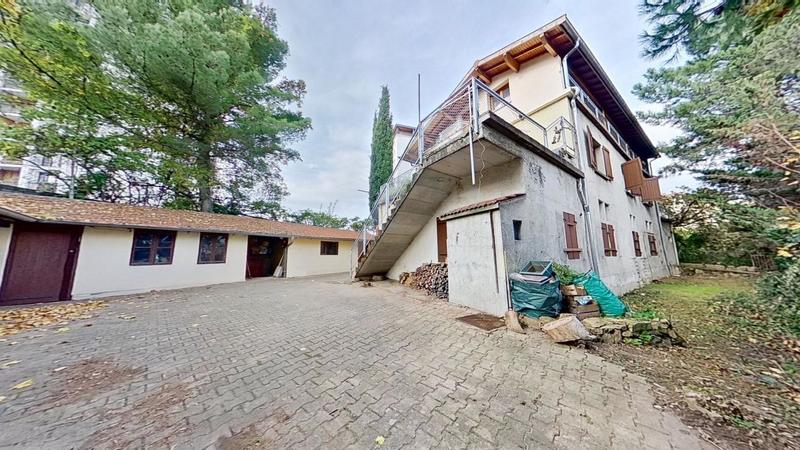 Immeuble - 246 m² - 7 pièces