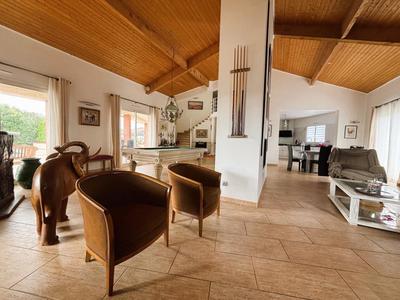 Maison - 254 m² - 6 pièces