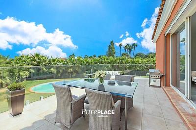 Maison - 205 m² - 6 pièces