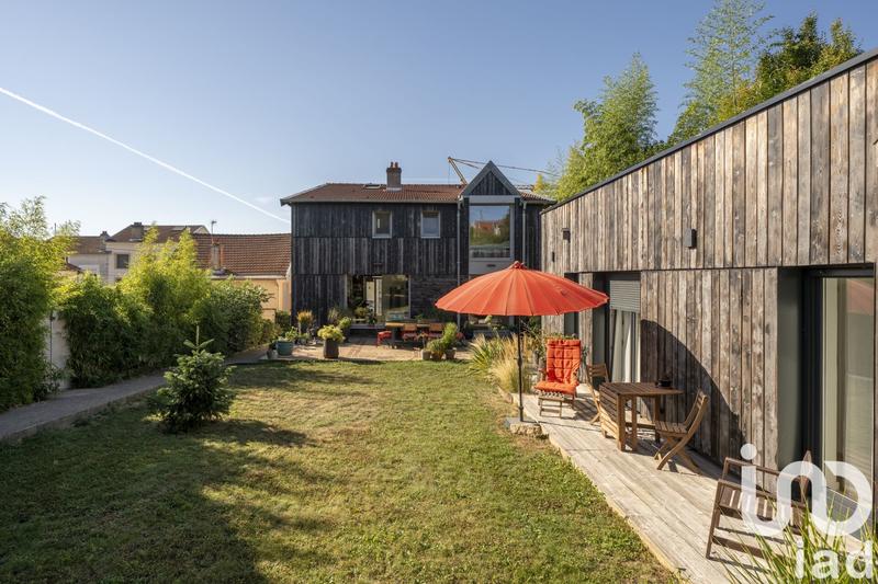 Maison - 240 m² - 8 pièces