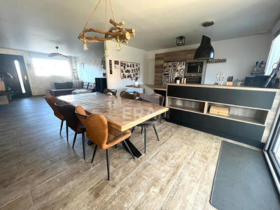 Maison - 96 m² - 5 pièces