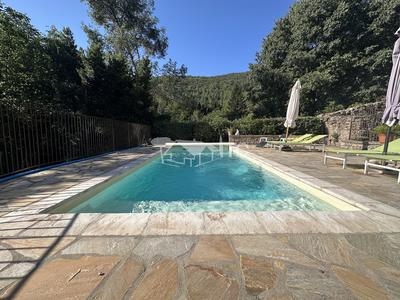 Maison en pierre - 279 m² - 10 pièces