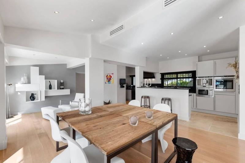 Villa - 300 m² - 8 pièces