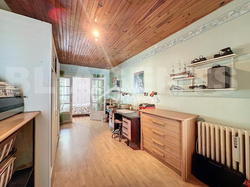 Maison - 284 m² - 13 pièces