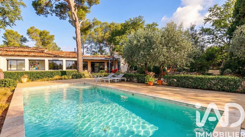 Maison - 232 m² - 8 pièces