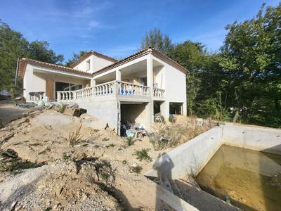 Maison - 170 m² - 5 pièces