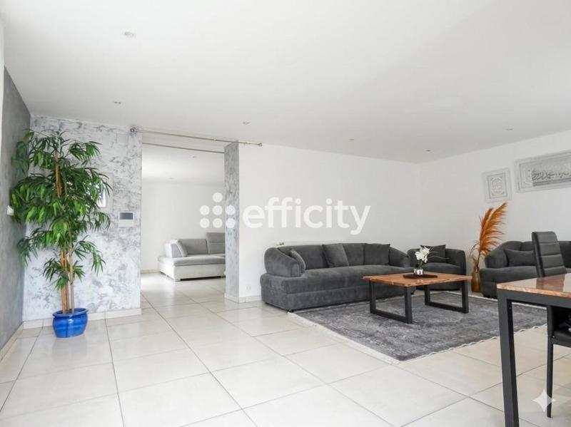 Appartement - 270 m² - 11 pièces