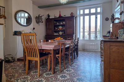 Maison - 235 m² - 11 pièces