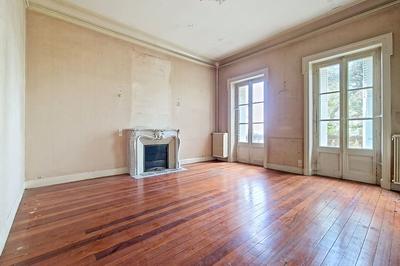 Maison - 300 m² - 6 pièces