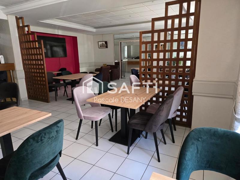 Local commercial - 1 600 m² - 35 pièces