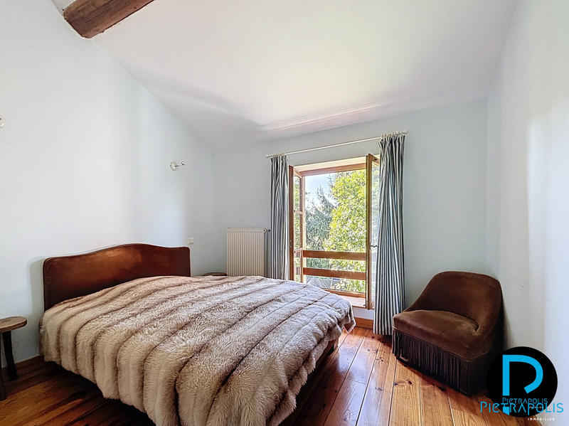 Maison - 334 m² - 7 pièces