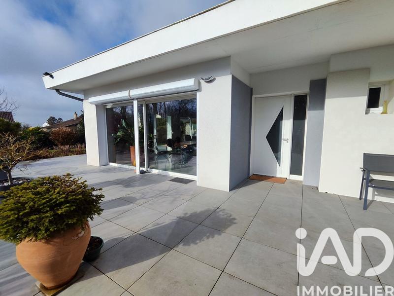 Maison - 222 m² - 9 pièces