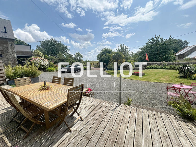 Maison - 208 m² - 10 pièces